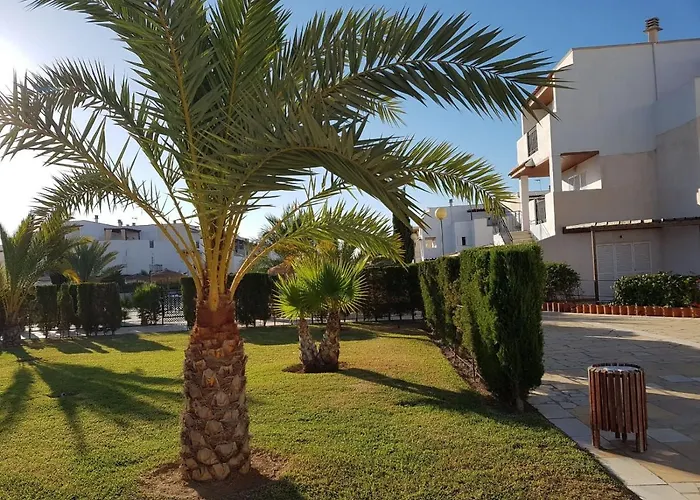 Casa Baja Naturista Con Patio En Primera Linea!